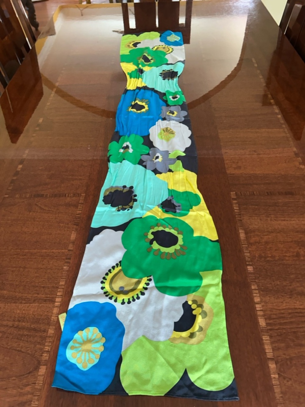 Echo Colorblock Floral Silk Scarf in Blue, Green & Yellow 10“ x 52“ - Picture 4 of 9